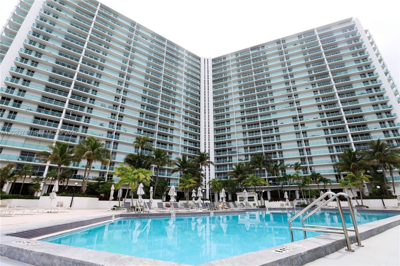 100 Bayview Dr, Unit 527, Sunny Isles Beach, FL 33160 Photo