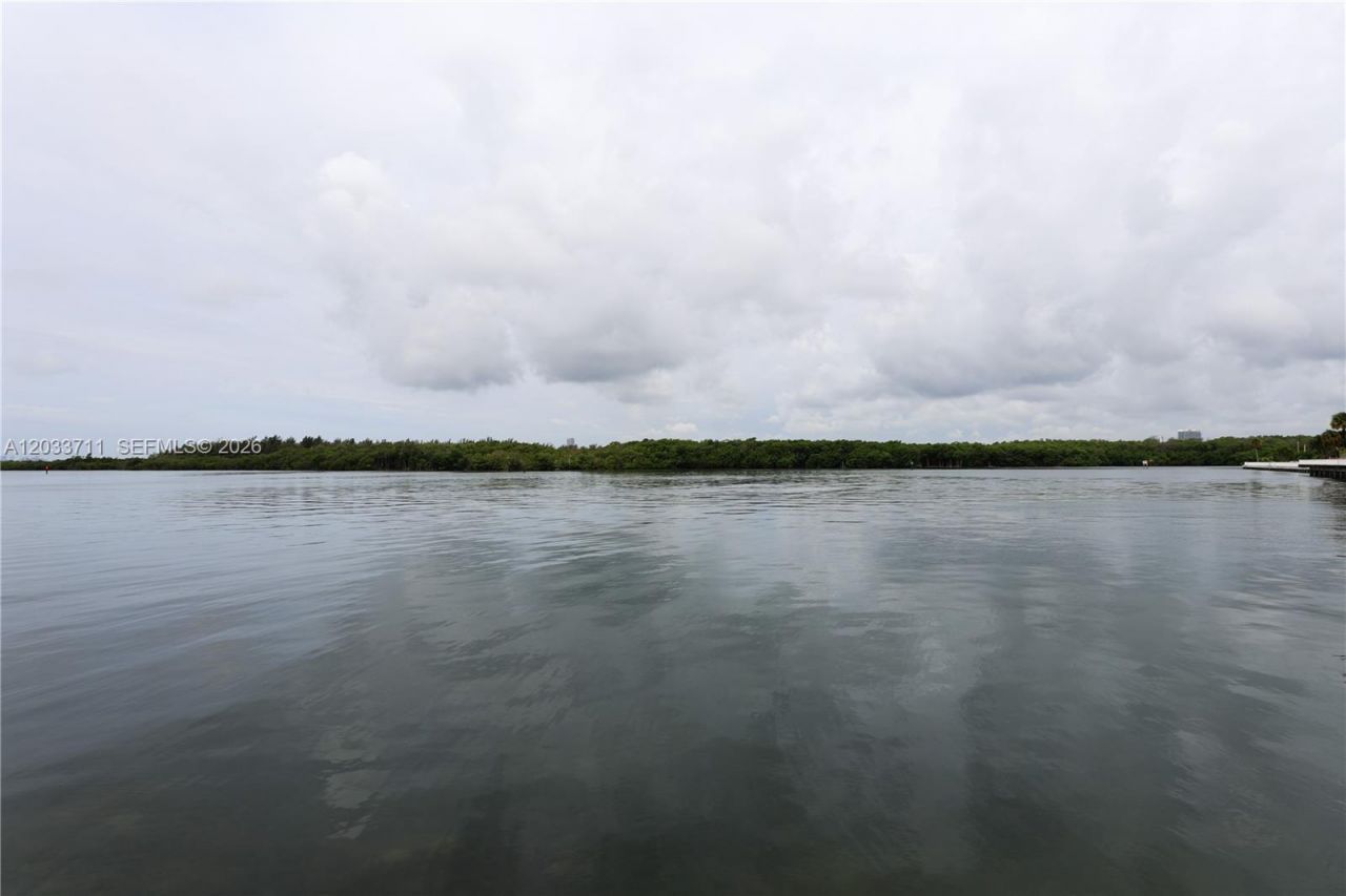 100 Bayview Dr, Unit 527, Sunny Isles Beach, FL 33160 Photo