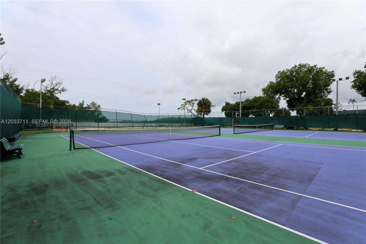100 Bayview Dr, Unit 527, Sunny Isles Beach, FL 33160 Photo