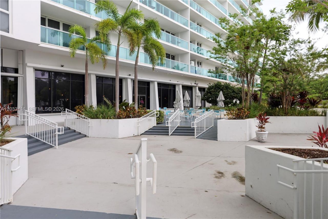 100 Bayview Dr, Unit 527, Sunny Isles Beach, FL 33160 Photo