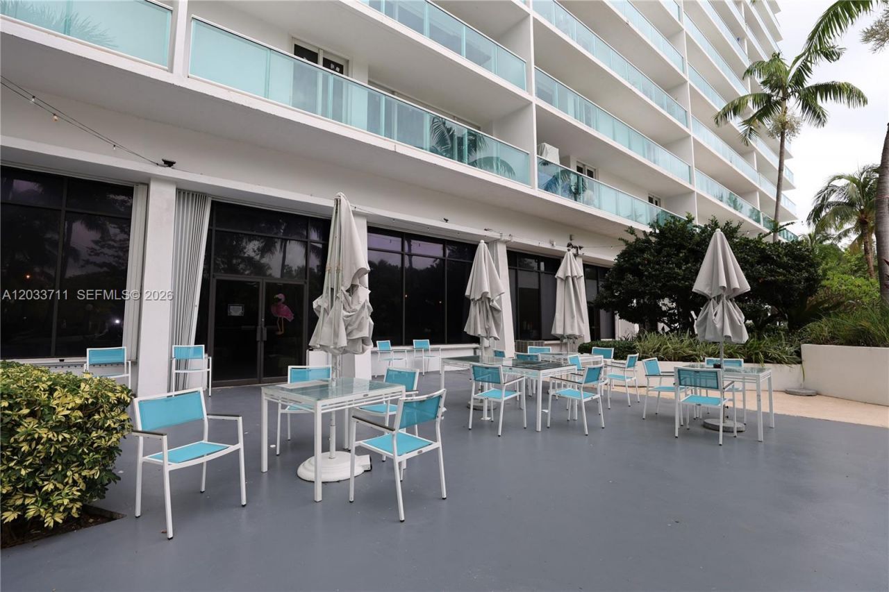100 Bayview Dr, Unit 527, Sunny Isles Beach, FL 33160 Photo