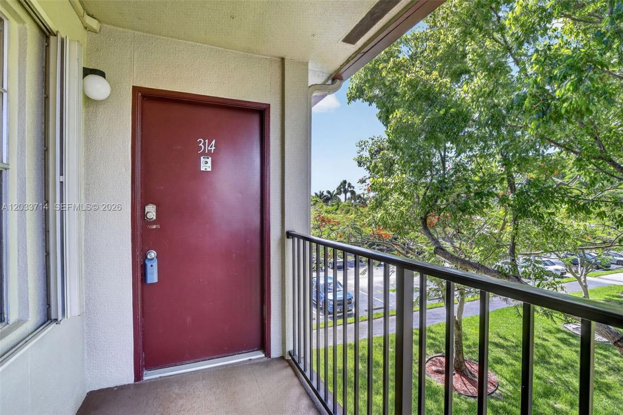 151 SW 135th Ter, Unit 314T, Pembroke Pines, FL 33027 Photo