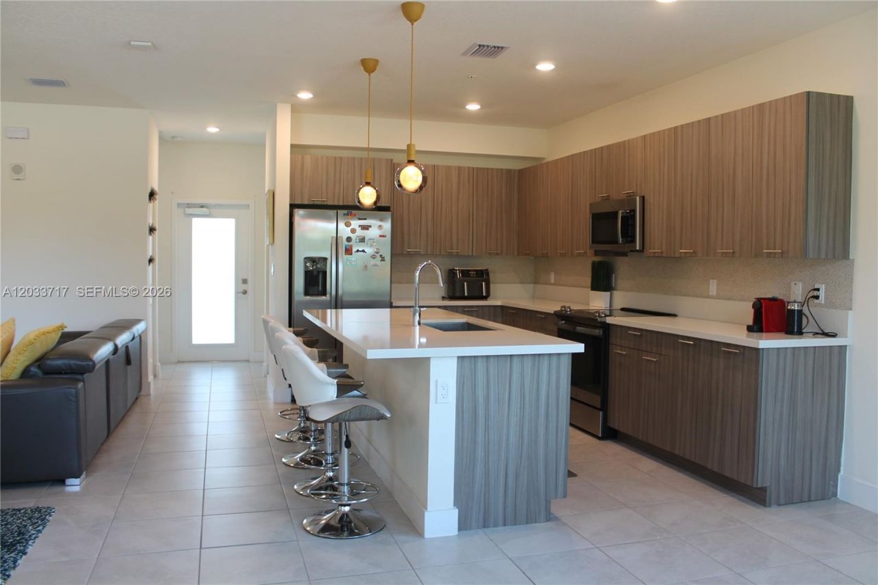 8265 NW 41 St , Unit C-110, Doral, FL 33166 Photo