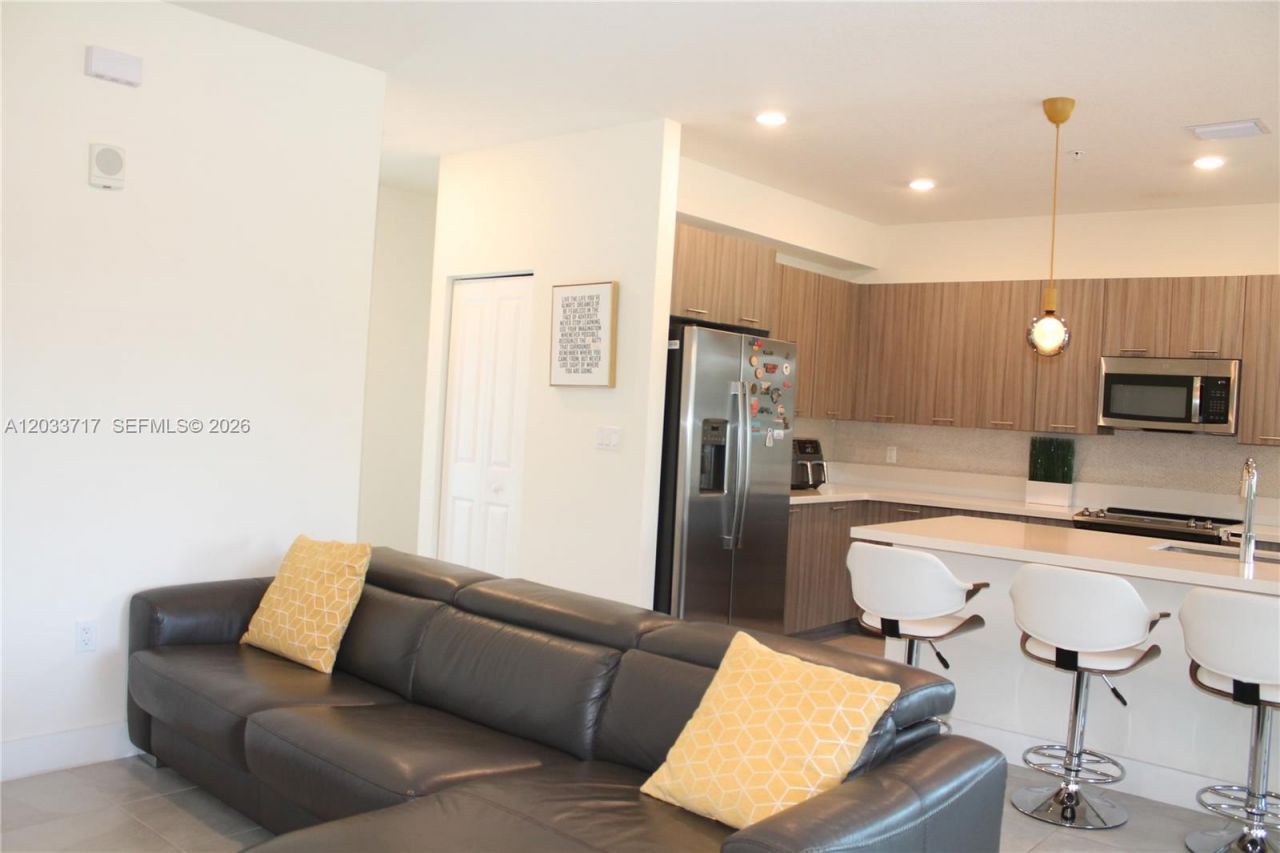 8265 NW 41 St , Unit C-110, Doral, FL 33166 Photo