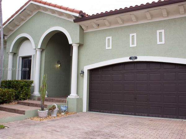 7645 SW 193rd Ln, Cutler Bay, FL 33157
