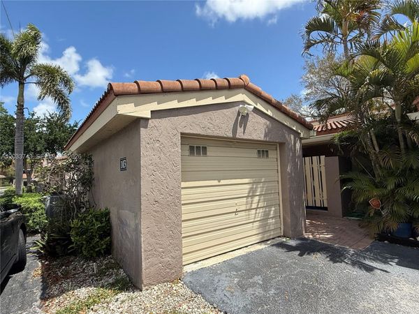 103 Tweedbrook Ln, Unit 101, Hollywood, FL 33021