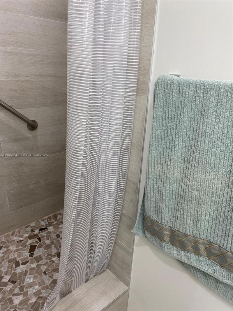 5601 Collins Ave , Unit 622, Miami Beach, FL 33140 Photo