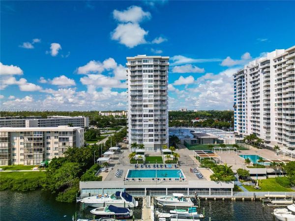 18011 Biscayne Blvd , Unit 902, Aventura, FL 33160