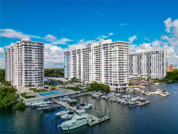 18011 Biscayne Blvd, Unit 902, Aventura, FL 33160