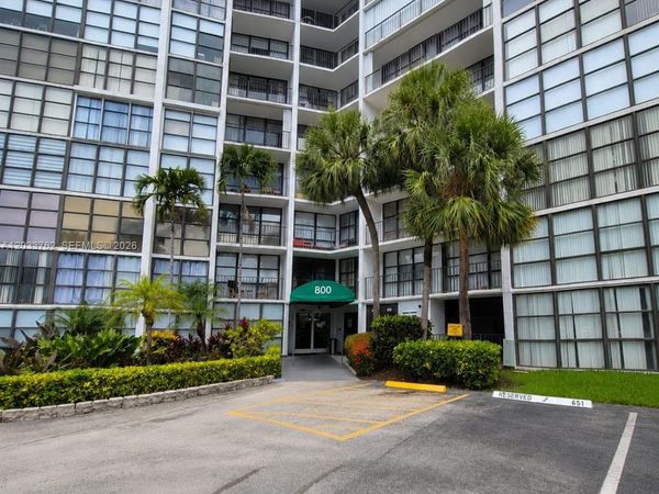 800 Parkview Dr , Unit 512, Hallandale Beach, FL 33009