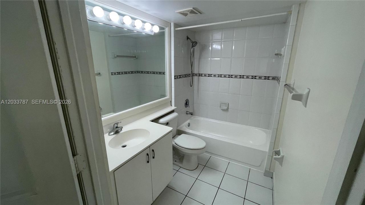 2475 NW 16th St Rd , Unit 309, Miami, FL 33125 Photo