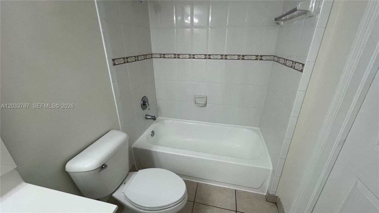 2475 NW 16th St Rd , Unit 309, Miami, FL 33125 Photo