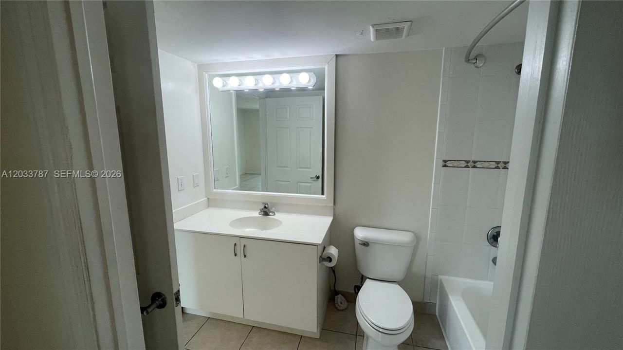 2475 NW 16th St Rd , Unit 309, Miami, FL 33125 Photo