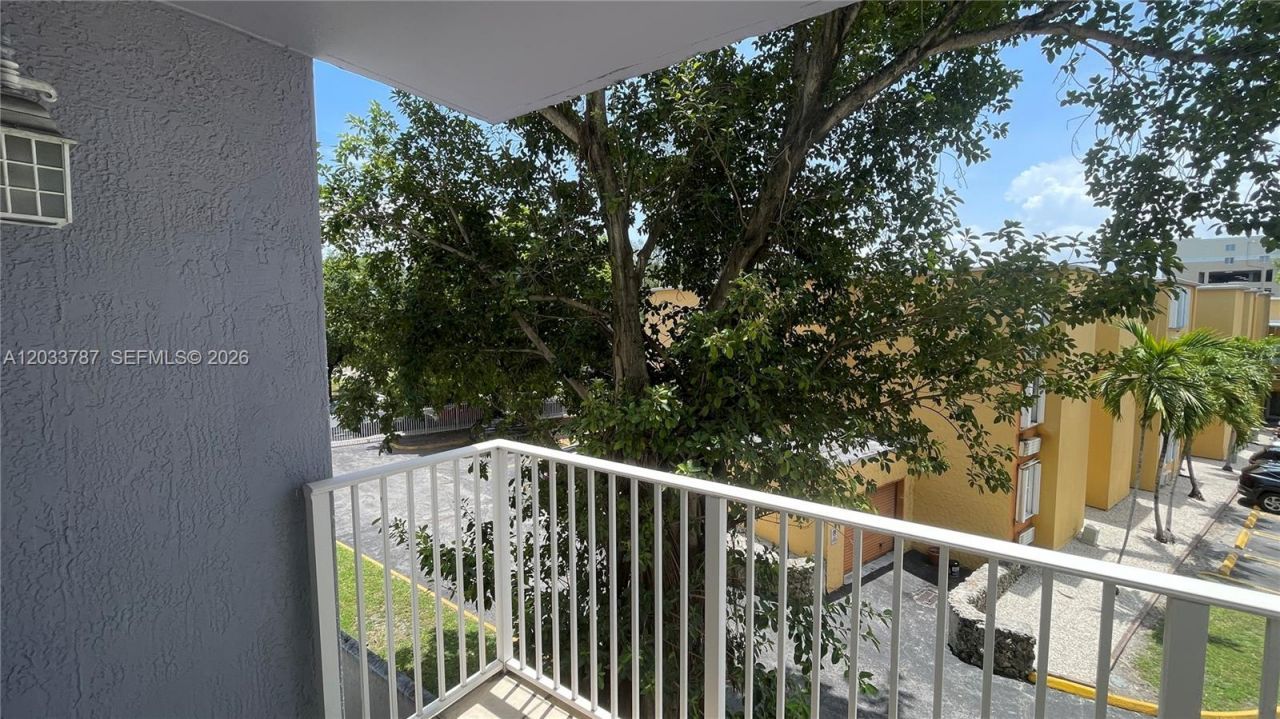 2475 NW 16th St Rd , Unit 309, Miami, FL 33125 Photo