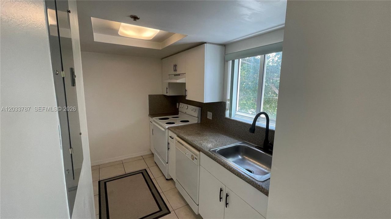 2475 NW 16th St Rd , Unit 309, Miami, FL 33125 Photo