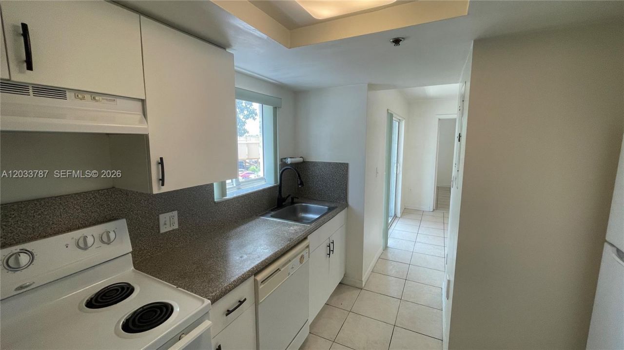 2475 NW 16th St Rd , Unit 309, Miami, FL 33125 Photo