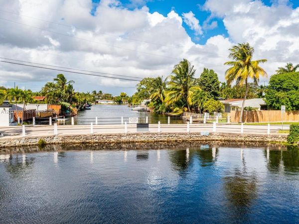 2856 NW 10th Ave , Wilton Manors, FL 33311