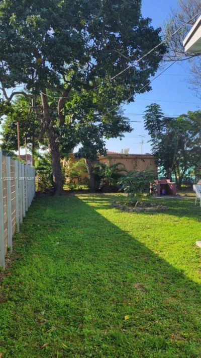 1860 NW 52 St , Miami, FL 33142 Photo