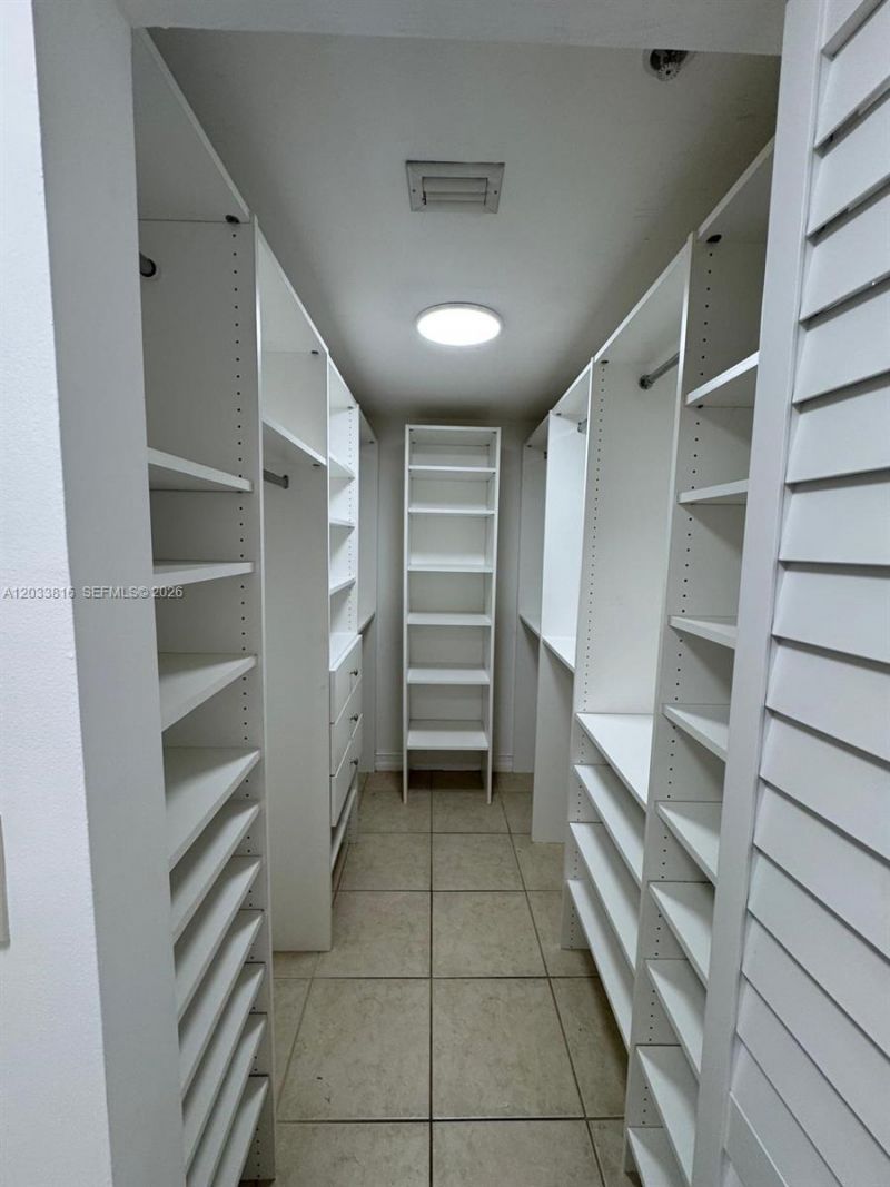 1 Glen Royal Pkwy , Unit 1202, Miami, FL 33125 Photo