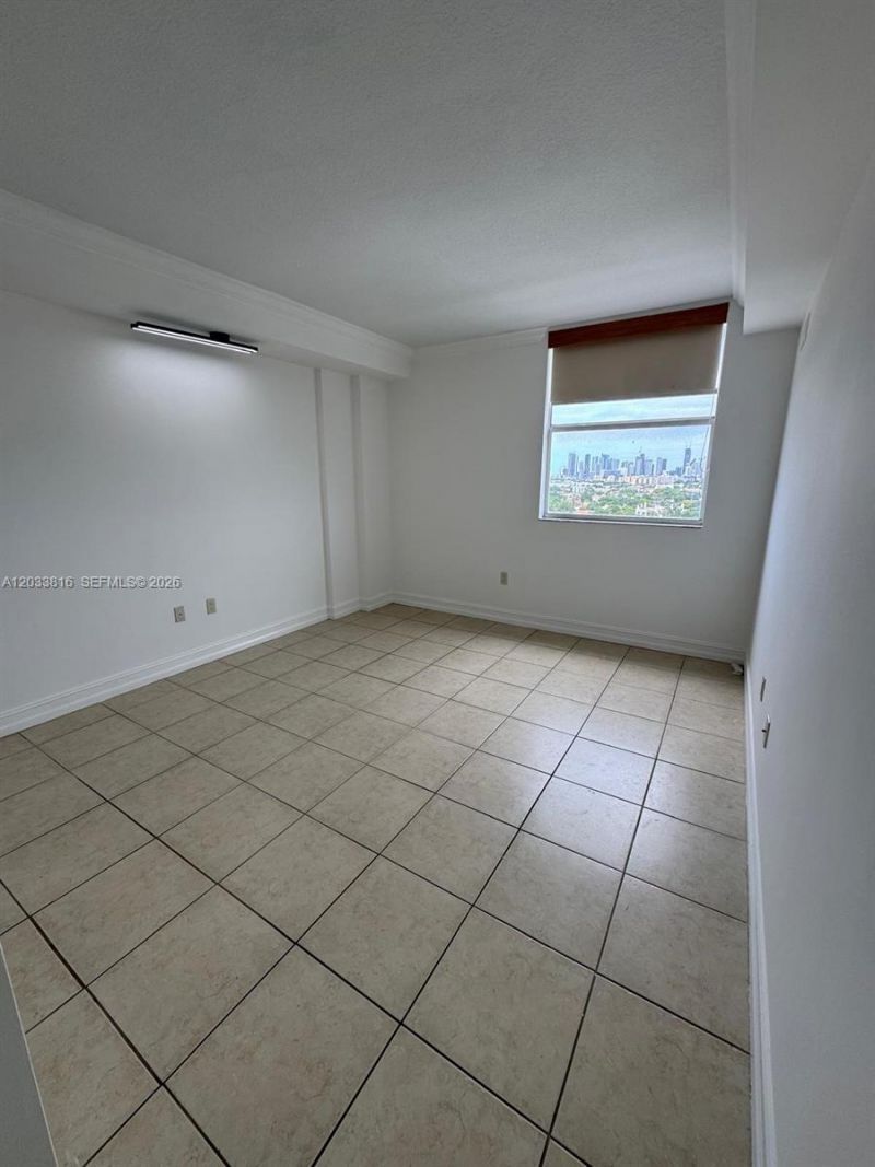 1 Glen Royal Pkwy , Unit 1202, Miami, FL 33125 Photo