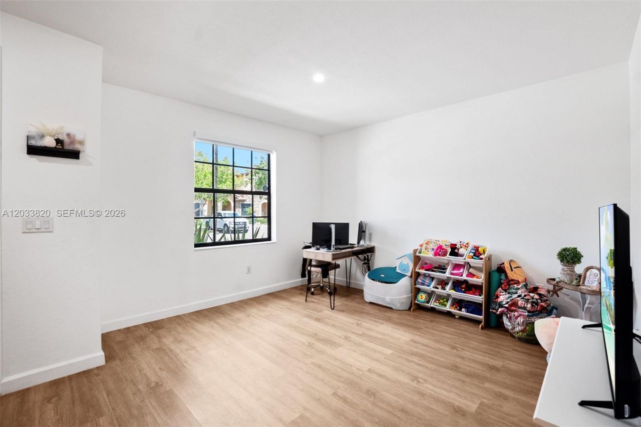 9362 W 33rd Ln , Hialeah, FL 33018 Photo