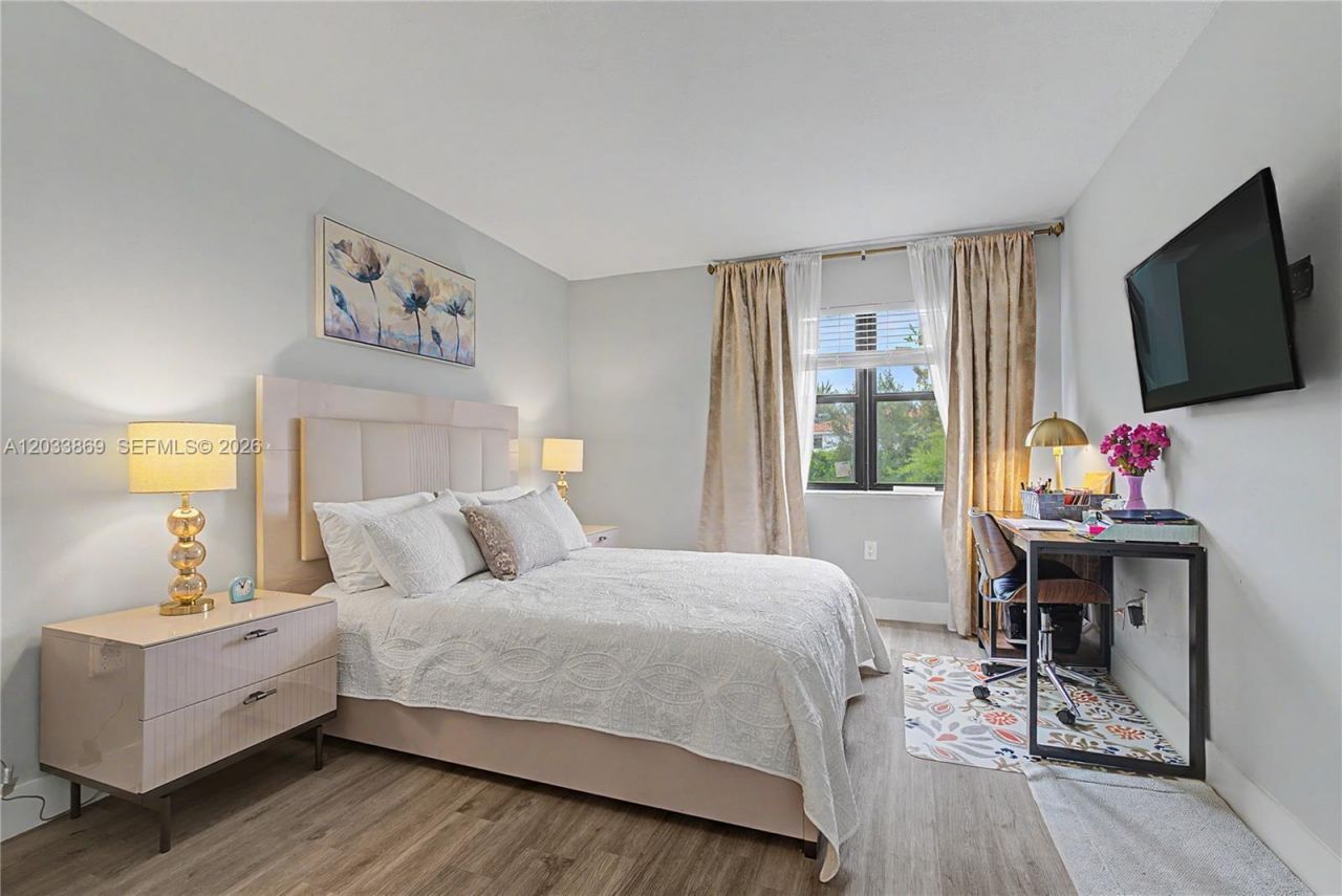 10227 NW 9th St Cir , Unit 206-3, Miami, FL 33172 Photo