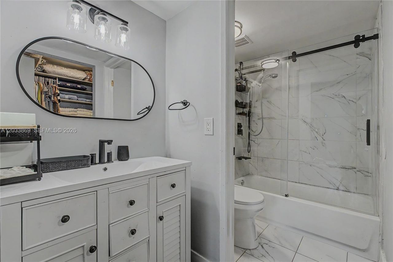 10227 NW 9th St Cir , Unit 206-3, Miami, FL 33172 Photo