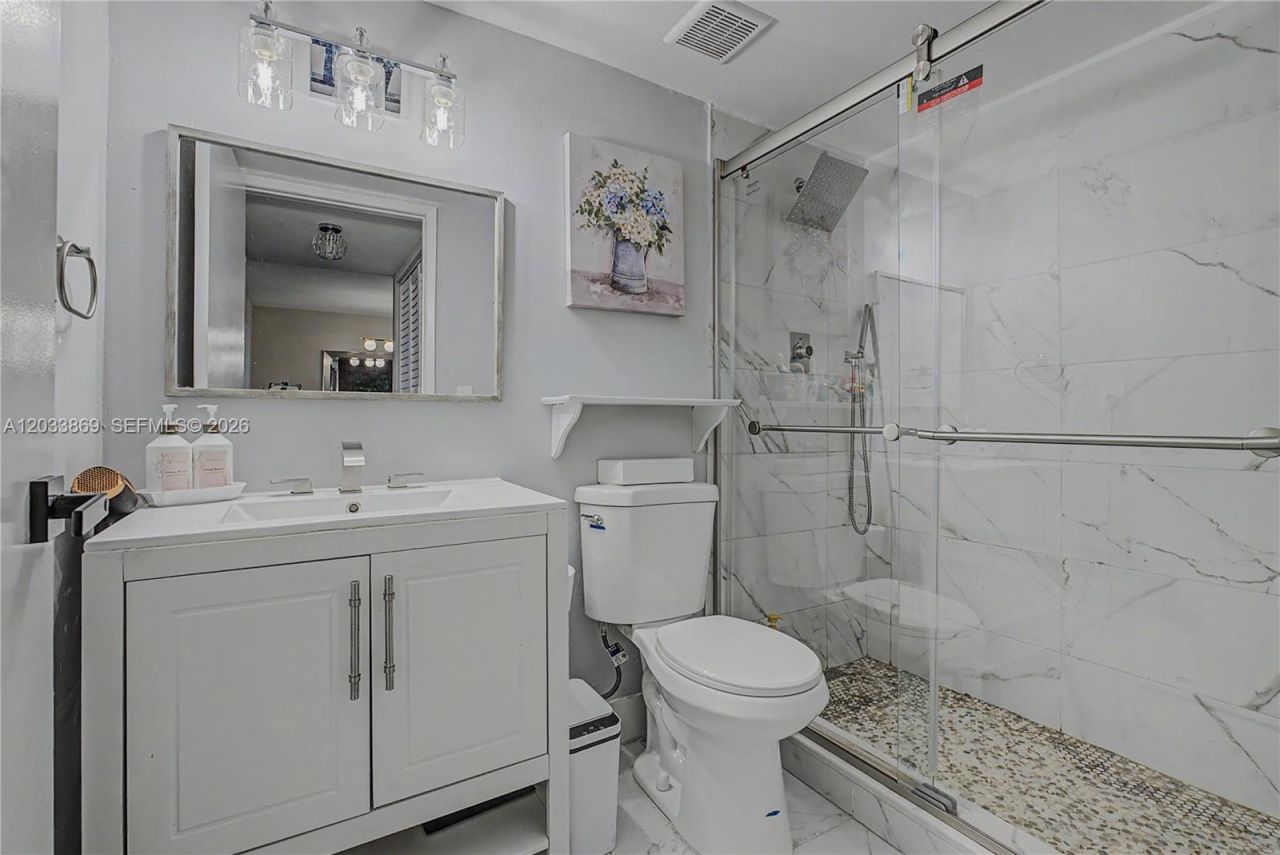 10227 NW 9th St Cir , Unit 206-3, Miami, FL 33172 Photo