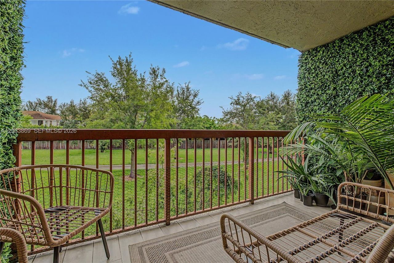 10227 NW 9th St Cir , Unit 206-3, Miami, FL 33172 Photo