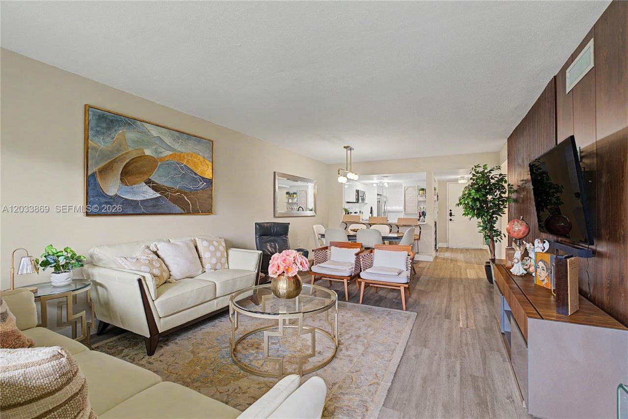 10227 NW 9th St Cir , Unit 206-3, Miami, FL 33172 Photo