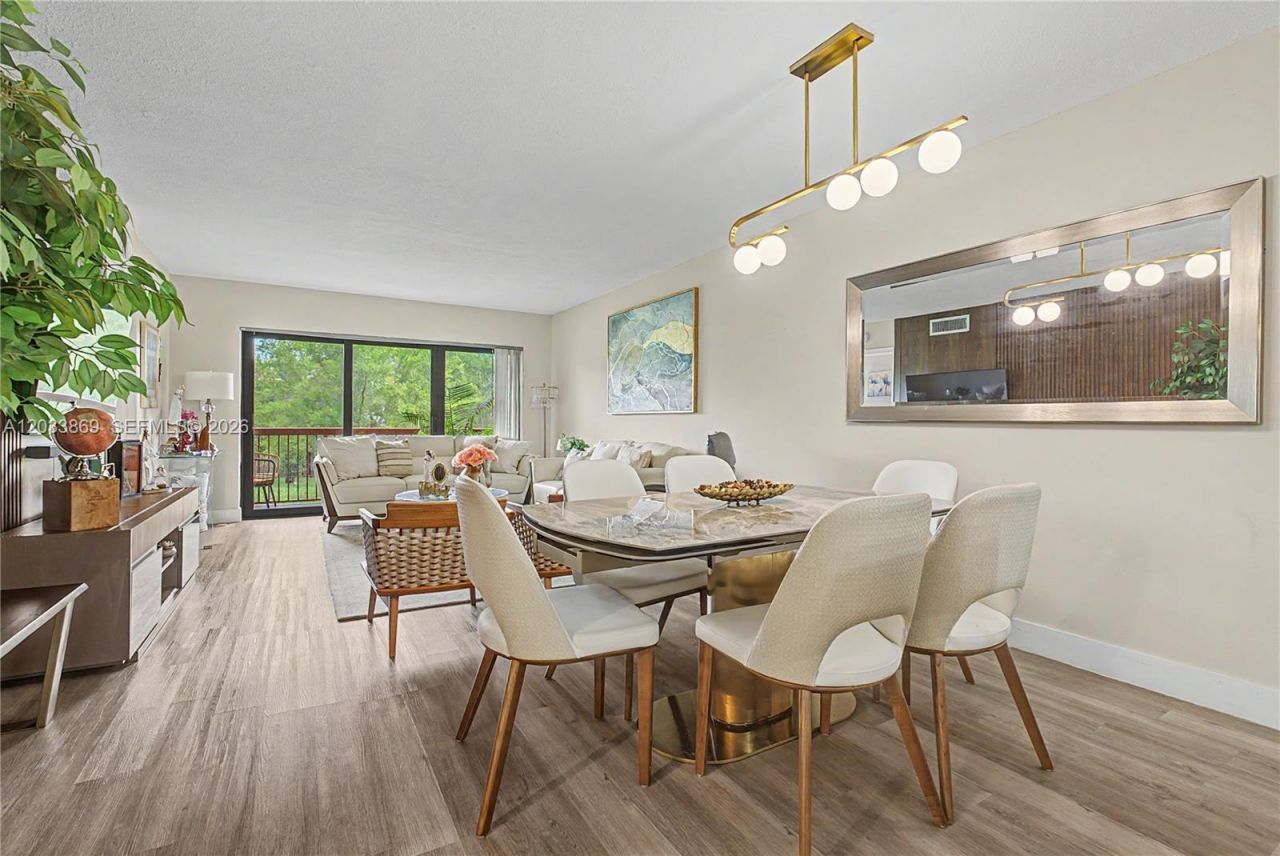 10227 NW 9th St Cir , Unit 206-3, Miami, FL 33172 Photo