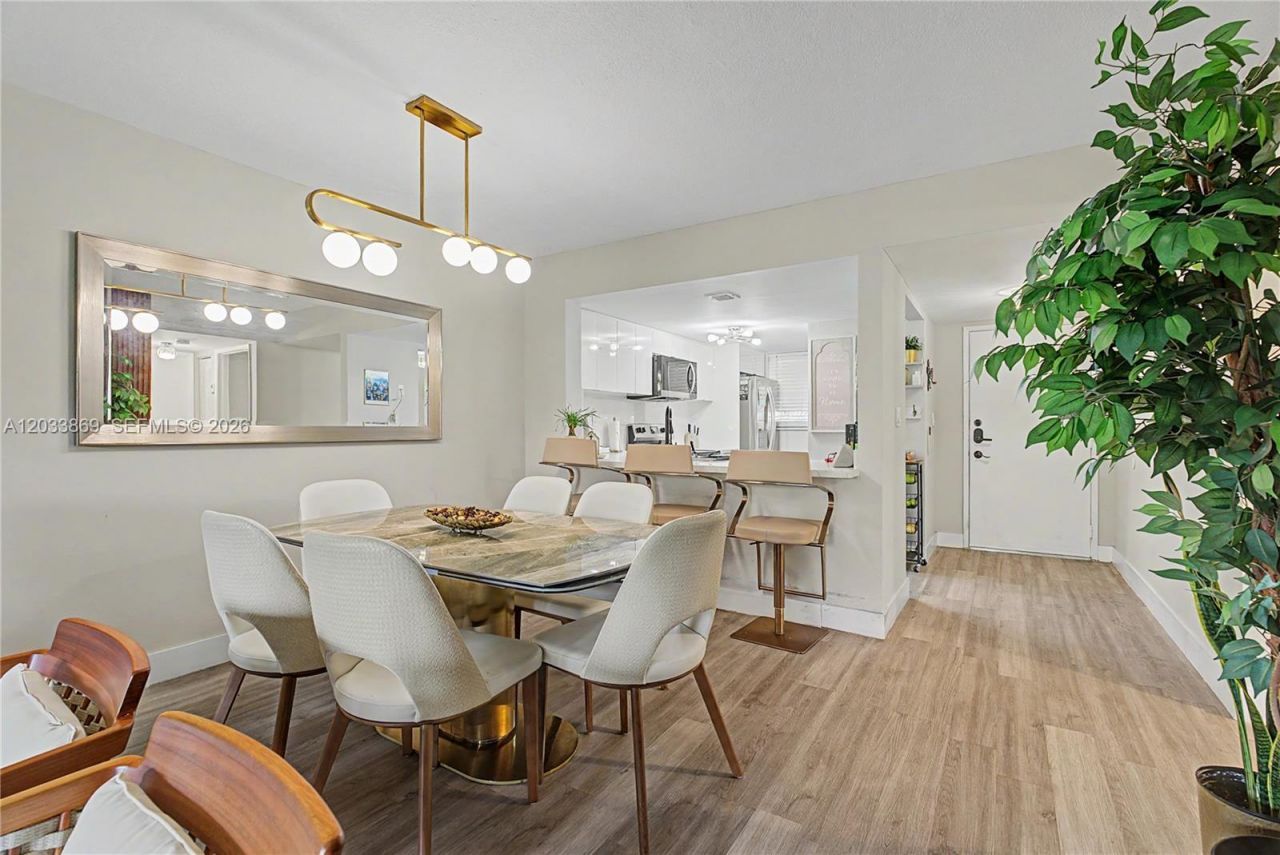 10227 NW 9th St Cir , Unit 206-3, Miami, FL 33172 Photo