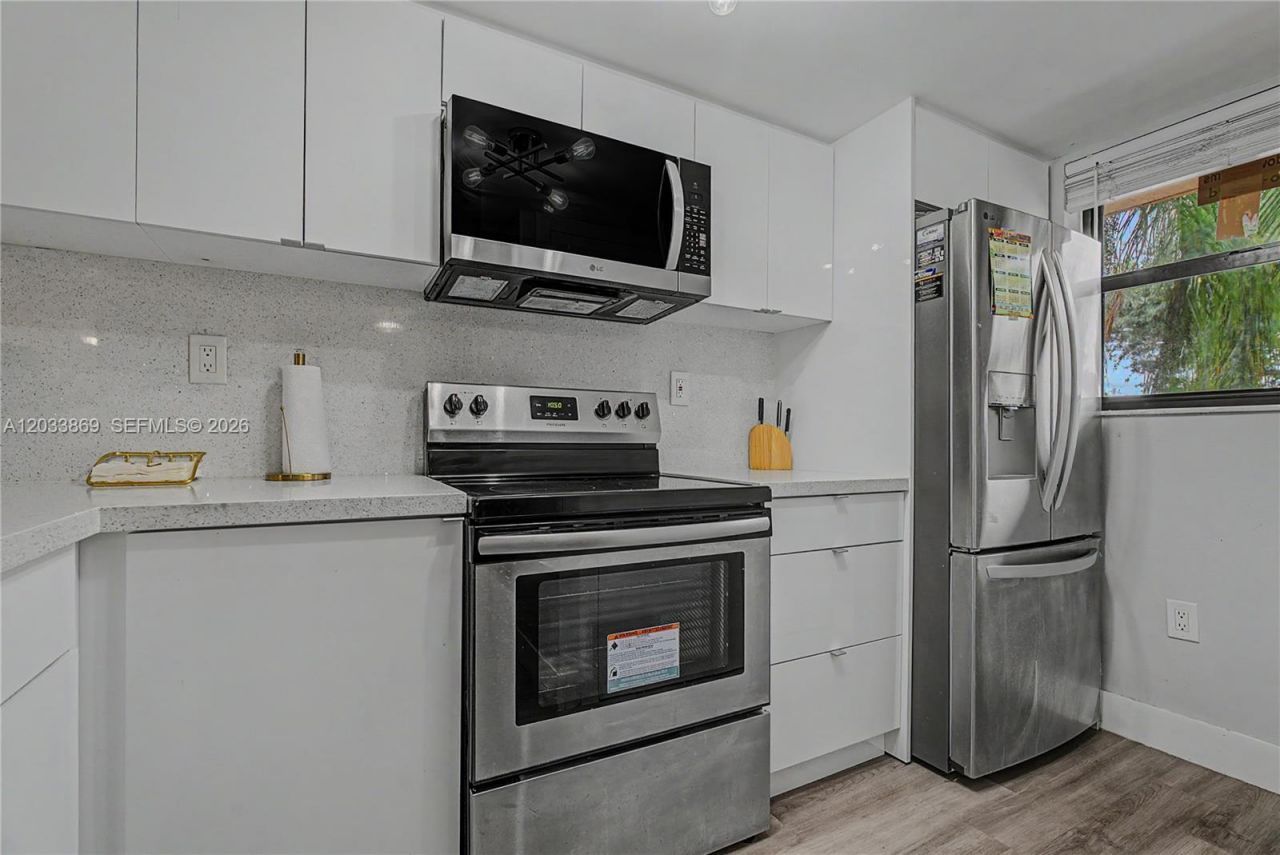10227 NW 9th St Cir , Unit 206-3, Miami, FL 33172 Photo