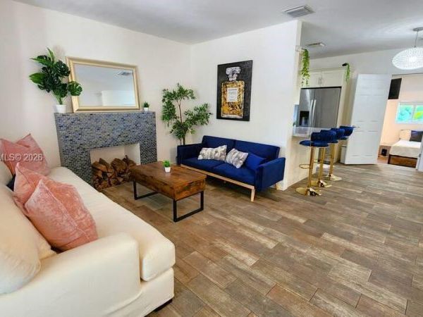 11 NW 47th Ter , Miami, FL 33127