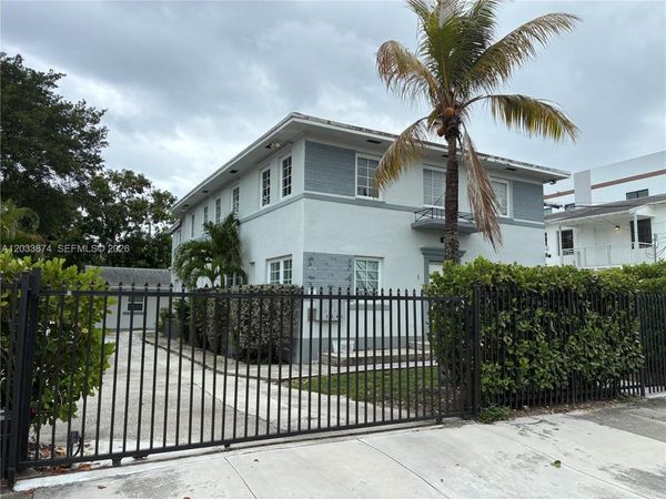 450 NE 62nd St , Miami, FL 33138