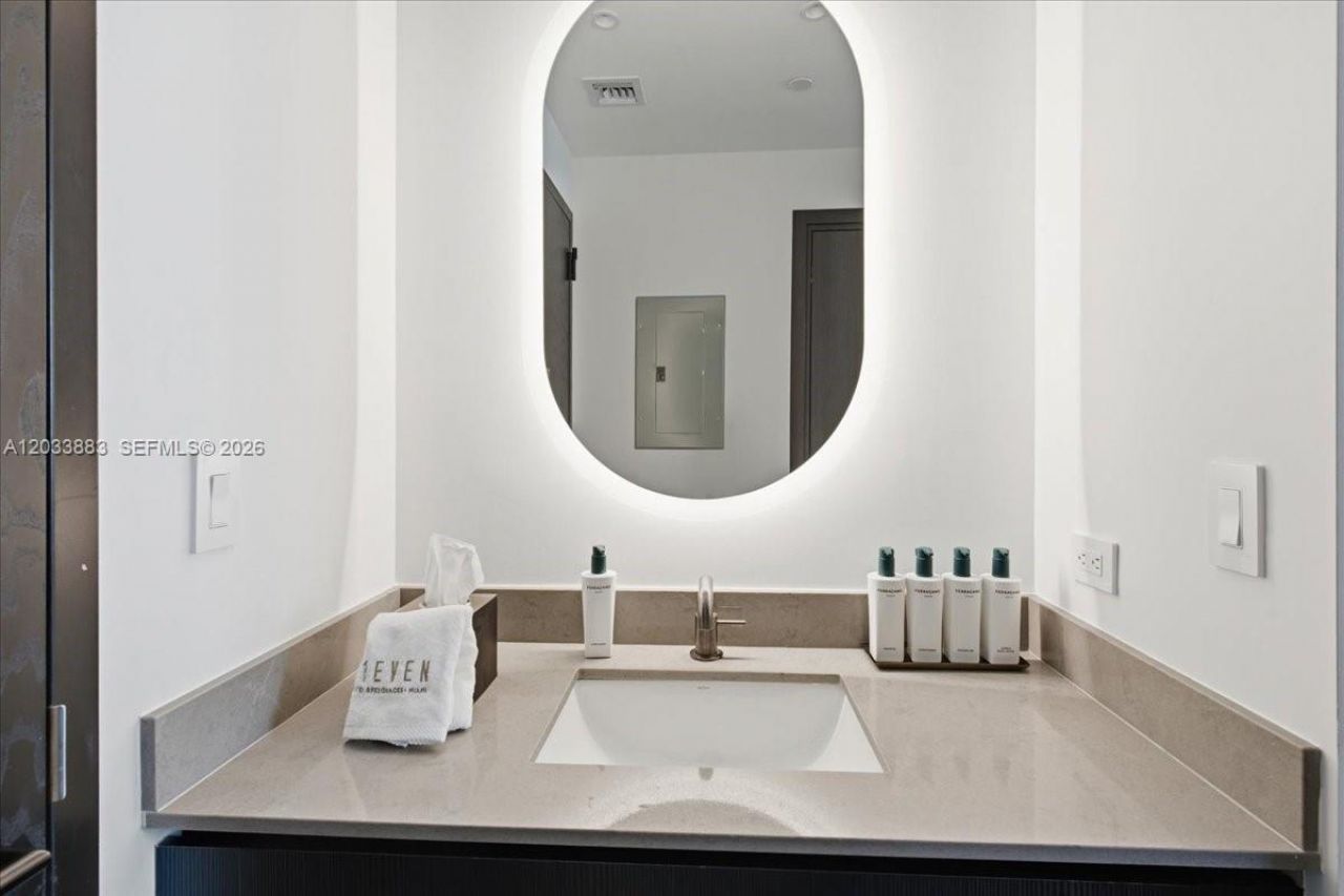 20 NE 11th, Unit 4212, Miami, FL 33132 Photo