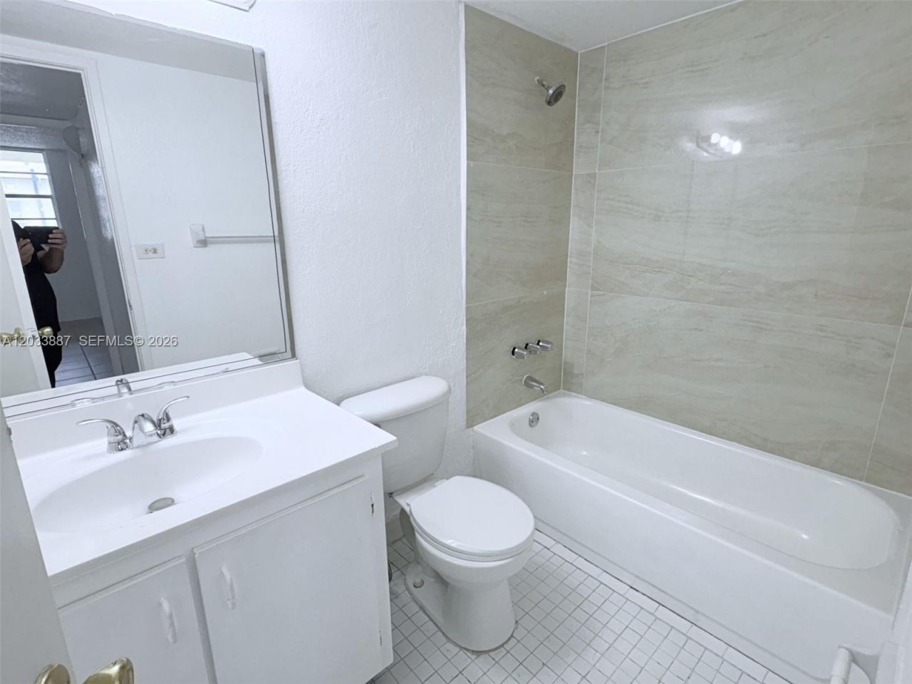 4550 NW 9th St , Unit 717E, Miami, FL 33126 Photo