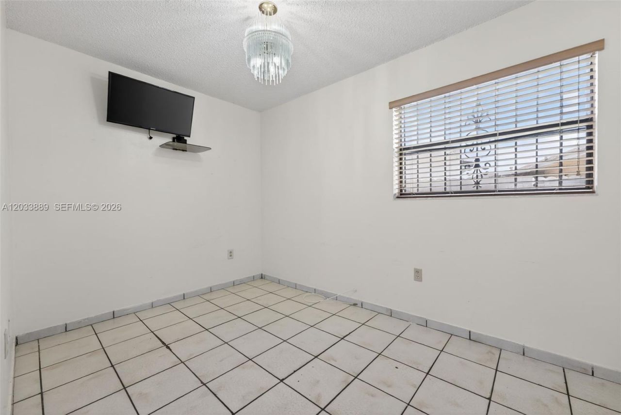 983 W 42nd Pl , Hialeah, FL 33012 Photo