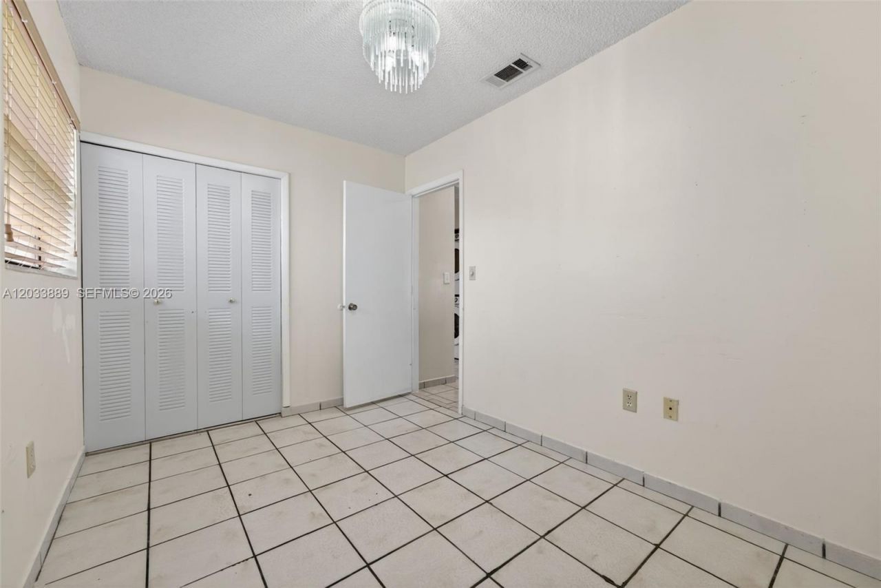 983 W 42nd Pl , Hialeah, FL 33012 Photo
