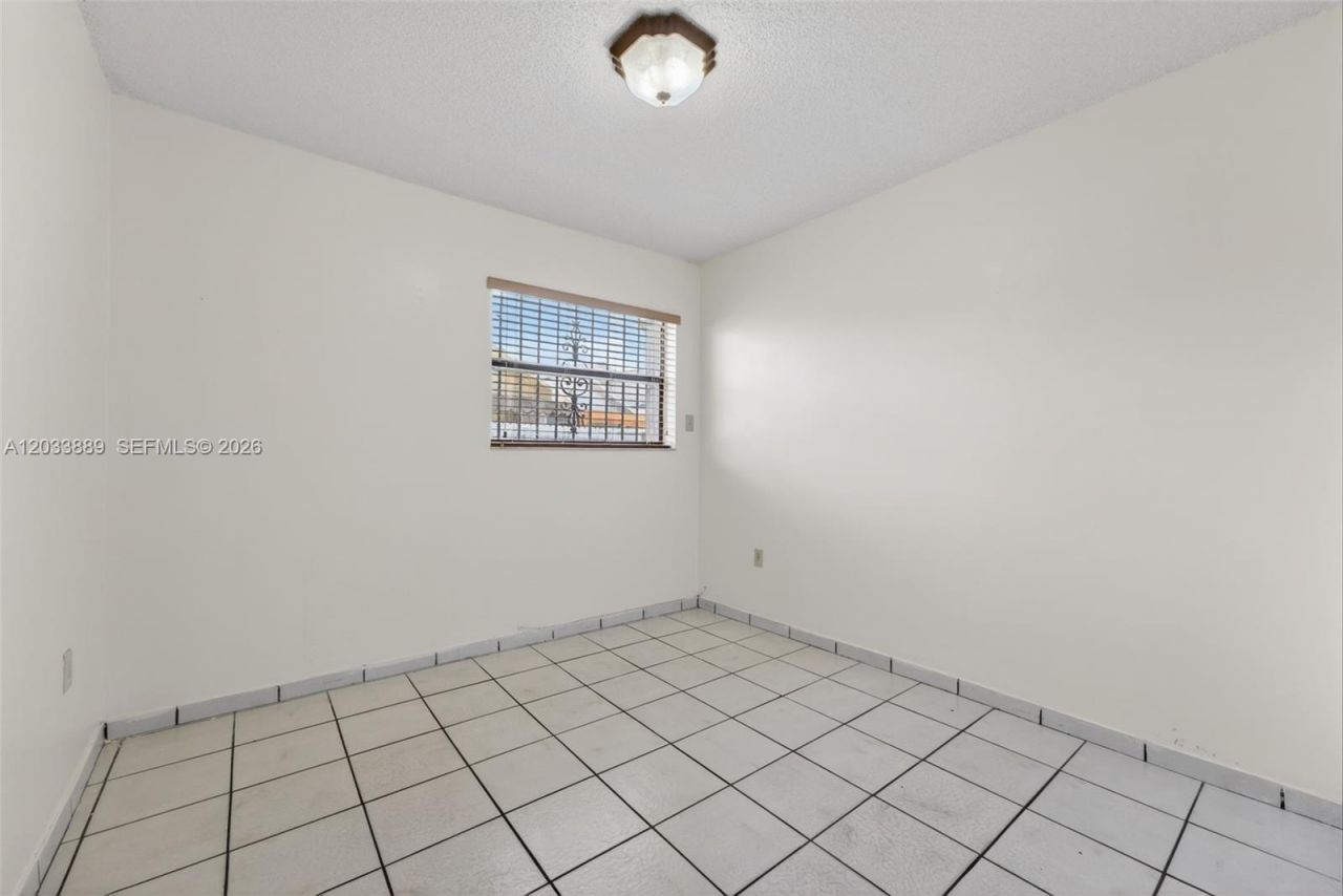 983 W 42nd Pl , Hialeah, FL 33012 Photo
