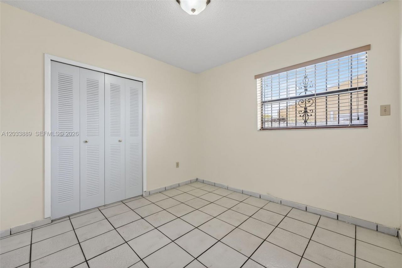 983 W 42nd Pl , Hialeah, FL 33012 Photo