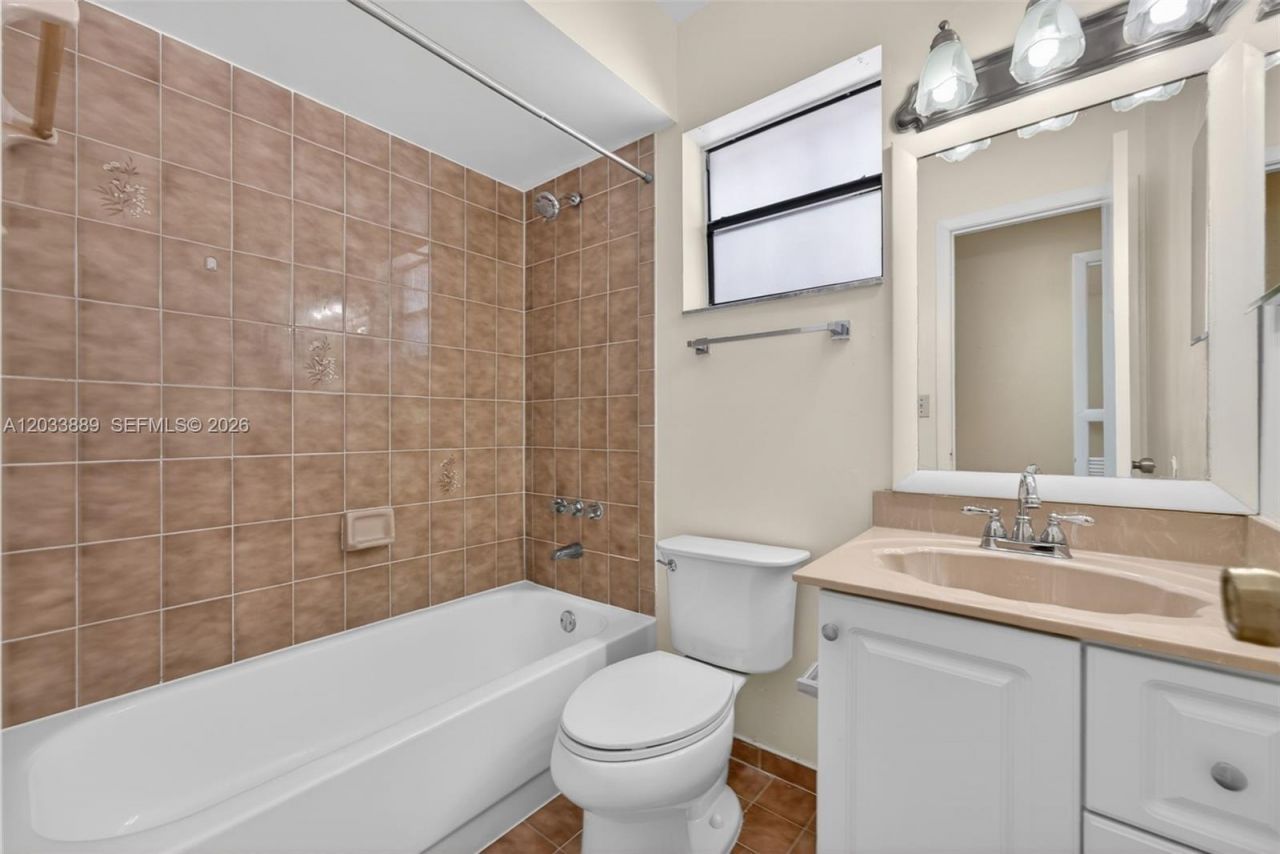 983 W 42nd Pl , Hialeah, FL 33012 Photo