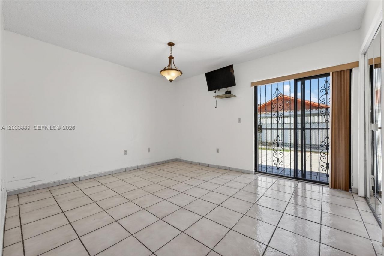 983 W 42nd Pl , Hialeah, FL 33012 Photo