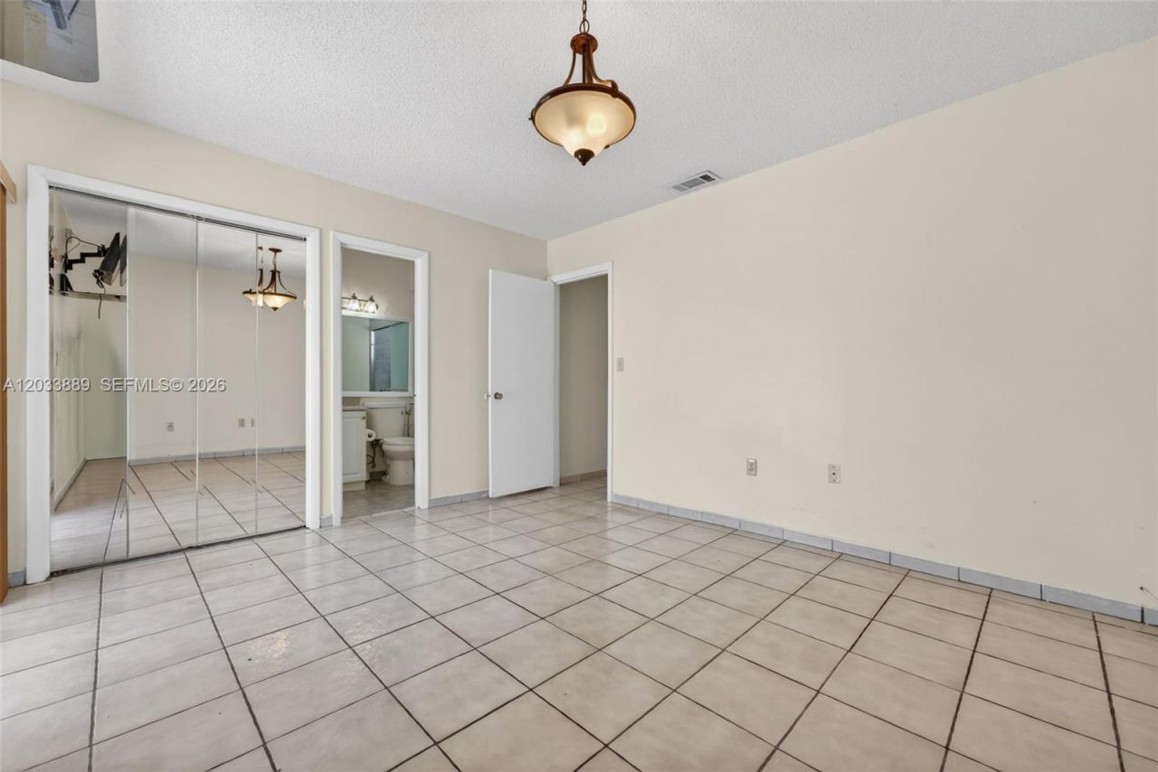 983 W 42nd Pl , Hialeah, FL 33012 Photo
