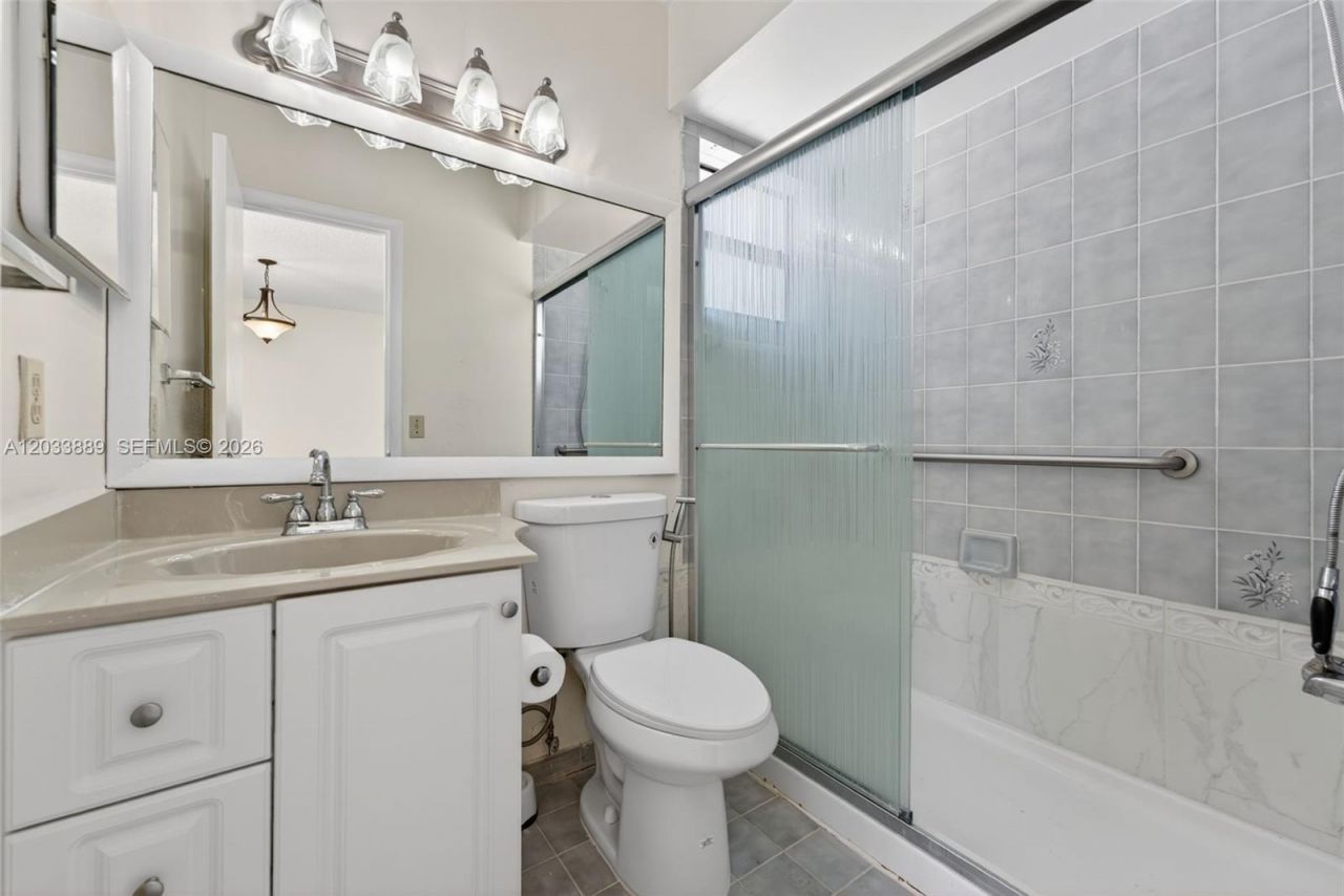 983 W 42nd Pl , Hialeah, FL 33012 Photo