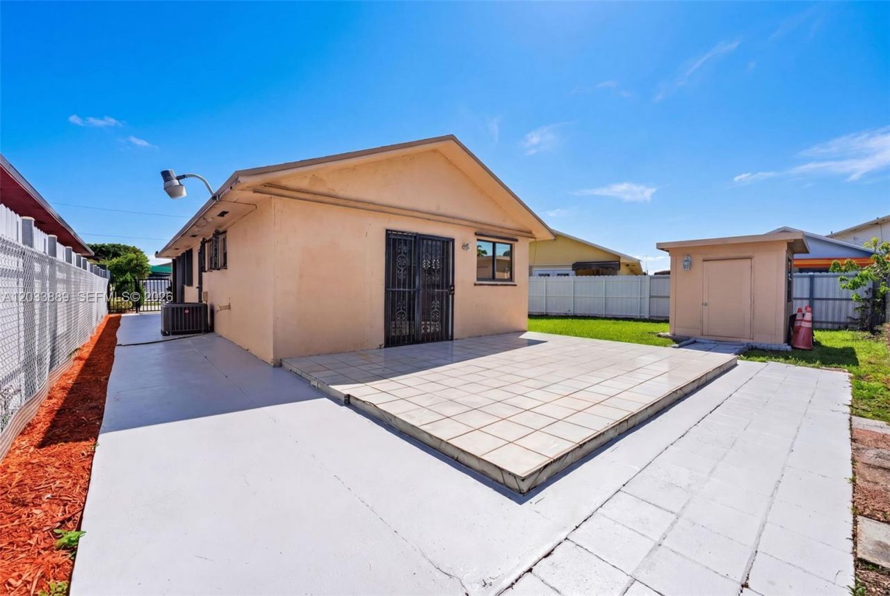 983 W 42nd Pl , Hialeah, FL 33012 Photo