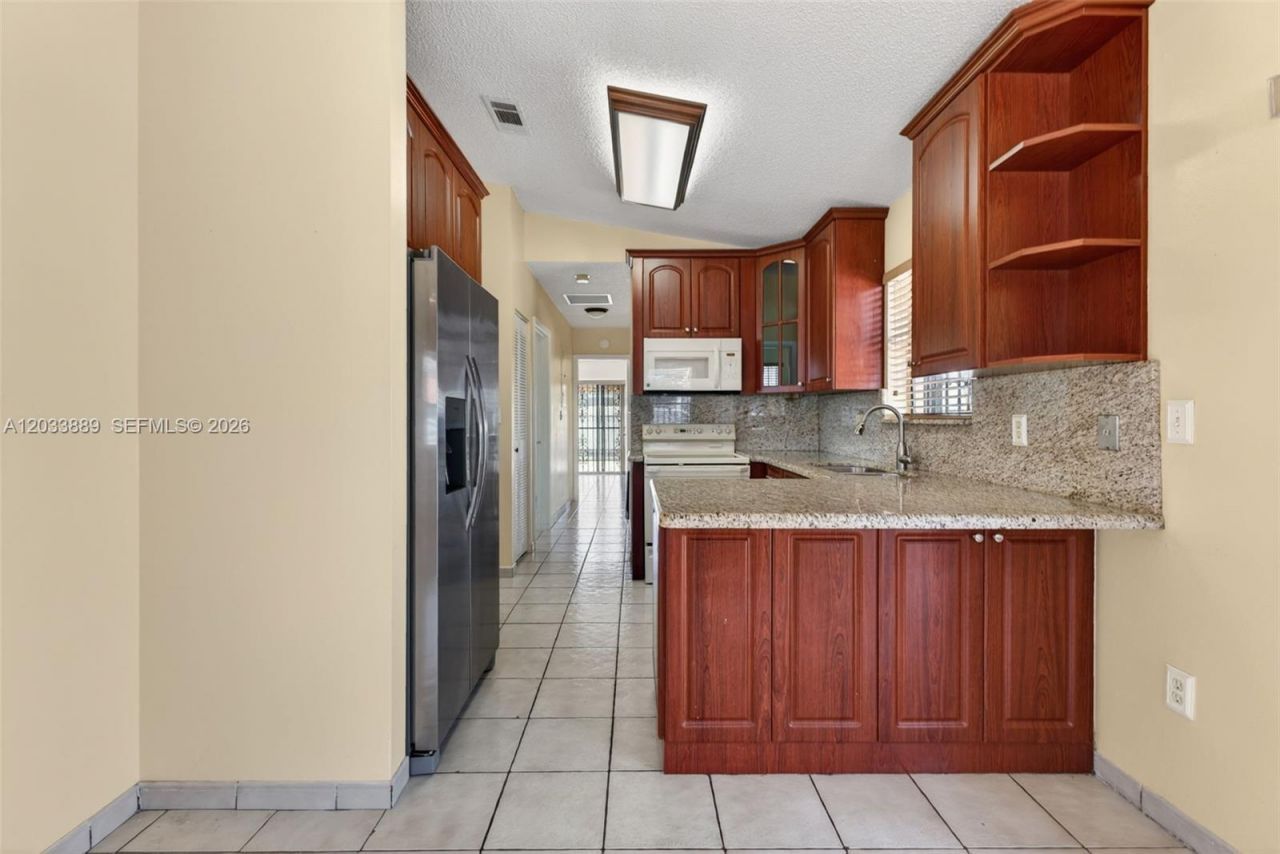 983 W 42nd Pl , Hialeah, FL 33012 Photo
