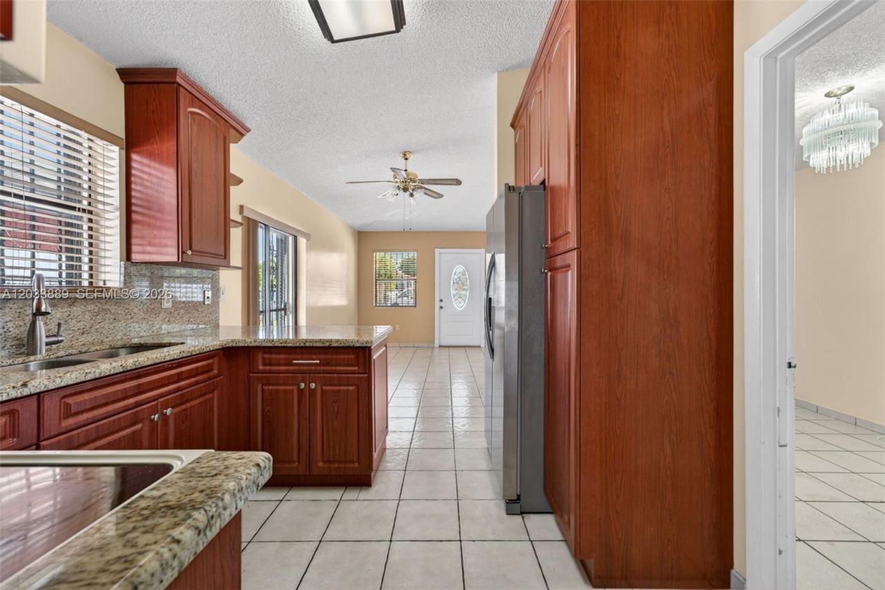 983 W 42nd Pl , Hialeah, FL 33012 Photo
