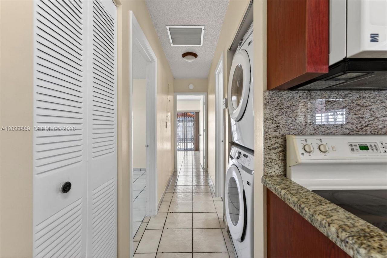 983 W 42nd Pl , Hialeah, FL 33012 Photo