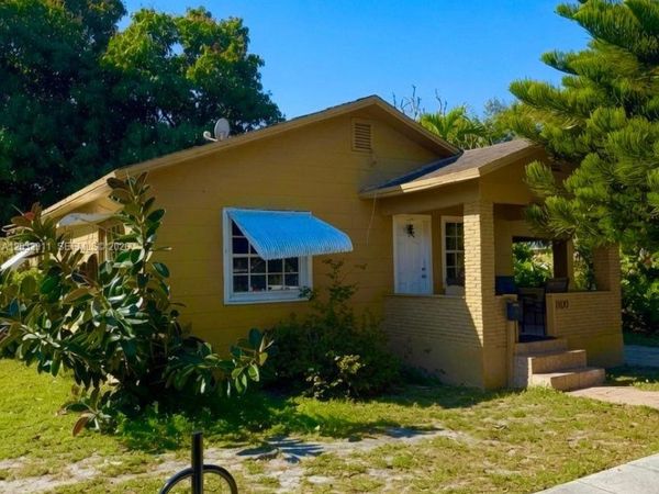 1100 N 24th Ave , Hollywood, FL 33020
